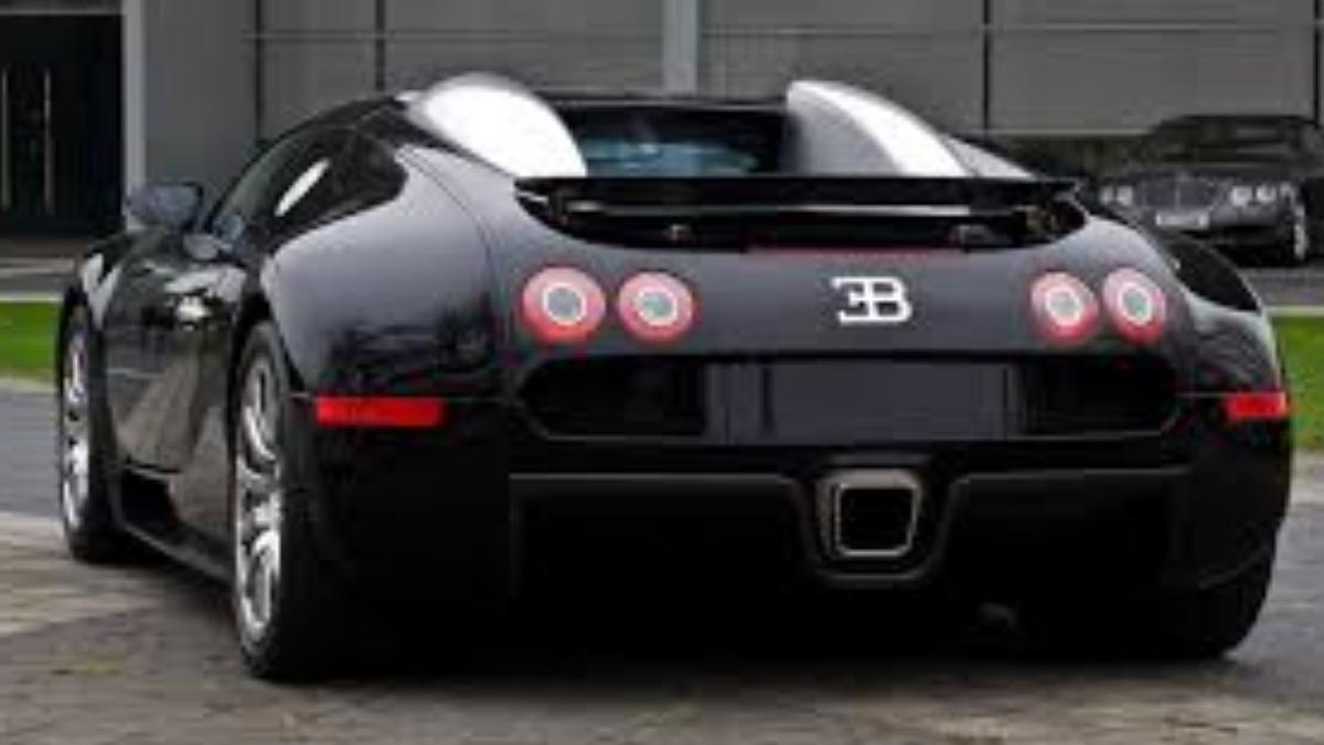 Bugatti Veyron VS Bugatti Chiron